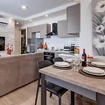 Designer 1 Bed Maisonette Swieqi By Homely * Is-Swieqi