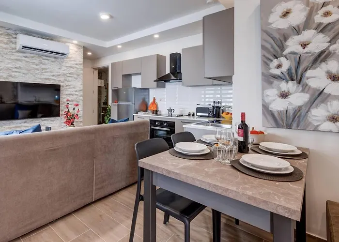 Designer 1 Bed Maisonette Swieqi By Homely * Is-Swieqi